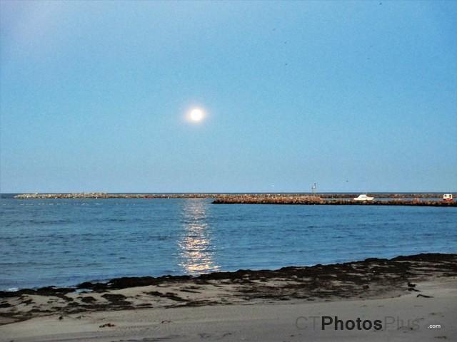 Moon light reflecting off the water IMG 1866 (2)